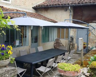 Les Clés de Saint Mayeul - Cluny - Patio