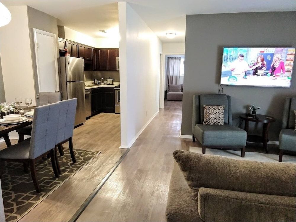 Sweet Suite in Central Raleigh - راليغ - غرفة معيشة