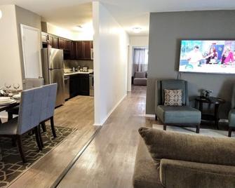 Sweet Suite in Central Raleigh - راليغ - غرفة معيشة