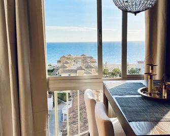 Beautiful and comfortable apartment with views. pool, tennis and paddle court - Torrox - Chambre