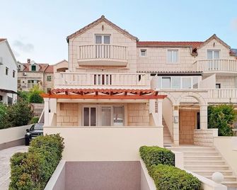 Apartments Mate, (13918), Bol, hr - Bol - Building