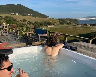 Villa Santorini Praia do Rosa com piscina e jacuzzi - Praia do Rosa - Piscina