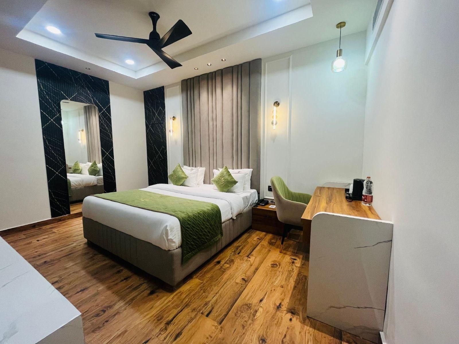Red Leaf Hotels - تشانديغاره - غرفة نوم