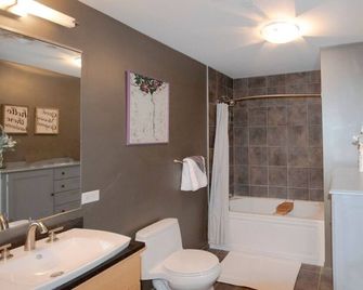Luxury Condo in Downtown Champaign - Champaign - Banyo