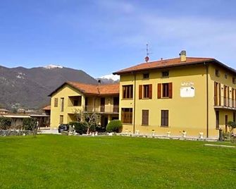 il coniglio sulla luna - Erba - Edificio