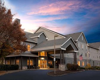 La Quinta Inn & Suites by Wyndham Eugene - Eugene - Building
