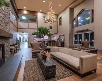 La Quinta Inn & Suites by Wyndham Eugene - Eugene - Lobby