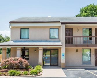 Days Inn by Wyndham Winston Salem North - Winston-Salem - Building