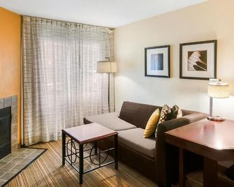 One Bedroom Queen Suite with sofa bed and fully equipped kitchen - Вестборо
