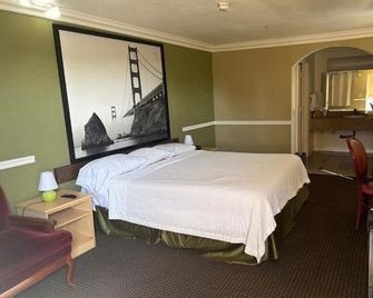 Foothills inn - Hayward