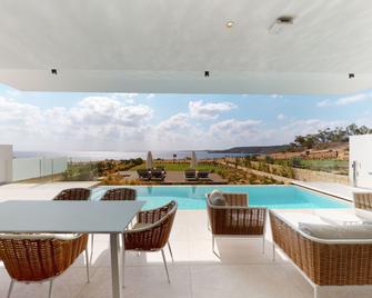 Periyiali Konnos Villas Beach Resort - Paralímni - Pool