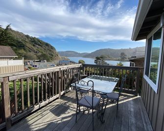 Jenner Inn - Jenner - Balkón