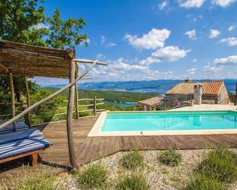 Heated garden pool with sea view, eco / robinson villa, children's playground, private st - Vrbnik - Alberca