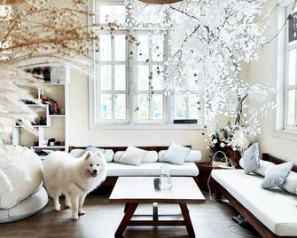 Yolo Camping House - Dalat - Living room