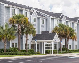 Microtel Inn & Suites by Wyndham Spring Hill/Weeki Wachee - Spring Hill - Building