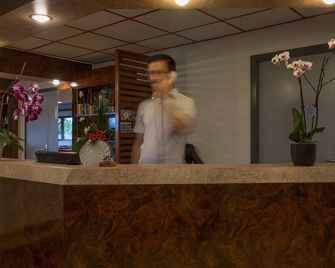 The Originals City, Hôtel Amys, Tarbes Sud - Odos - Front desk