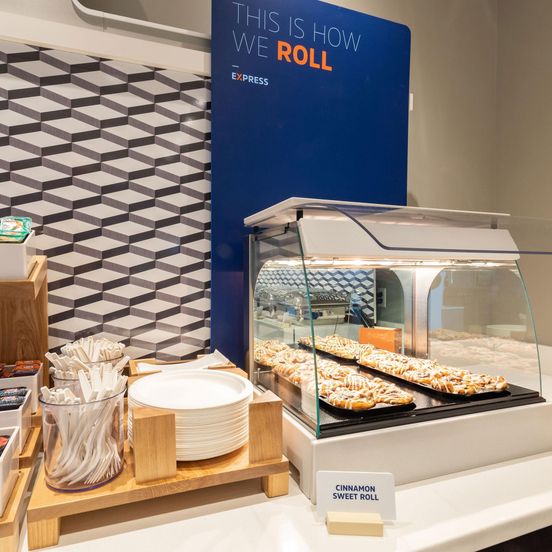 Buffet view of Holiday Inn Express & Suites Oak Ridge, An IHG Hotel