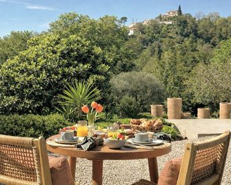 Toile Blanche - Saint-Paul-de-Vence - Buffet