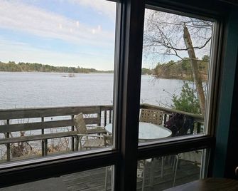 Cozy 2 Bedroom Lake Front Cabin On Chetek Chain Of Lakes, Great Lot & Location! - Chetek - Balcón