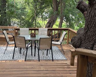 Comfy Lake Texoma Cabins - Pottsboro - Patio