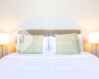 Bloomfields Deluxe 1Br with Balcony Leonardo - Abu Dhabi - Bedroom