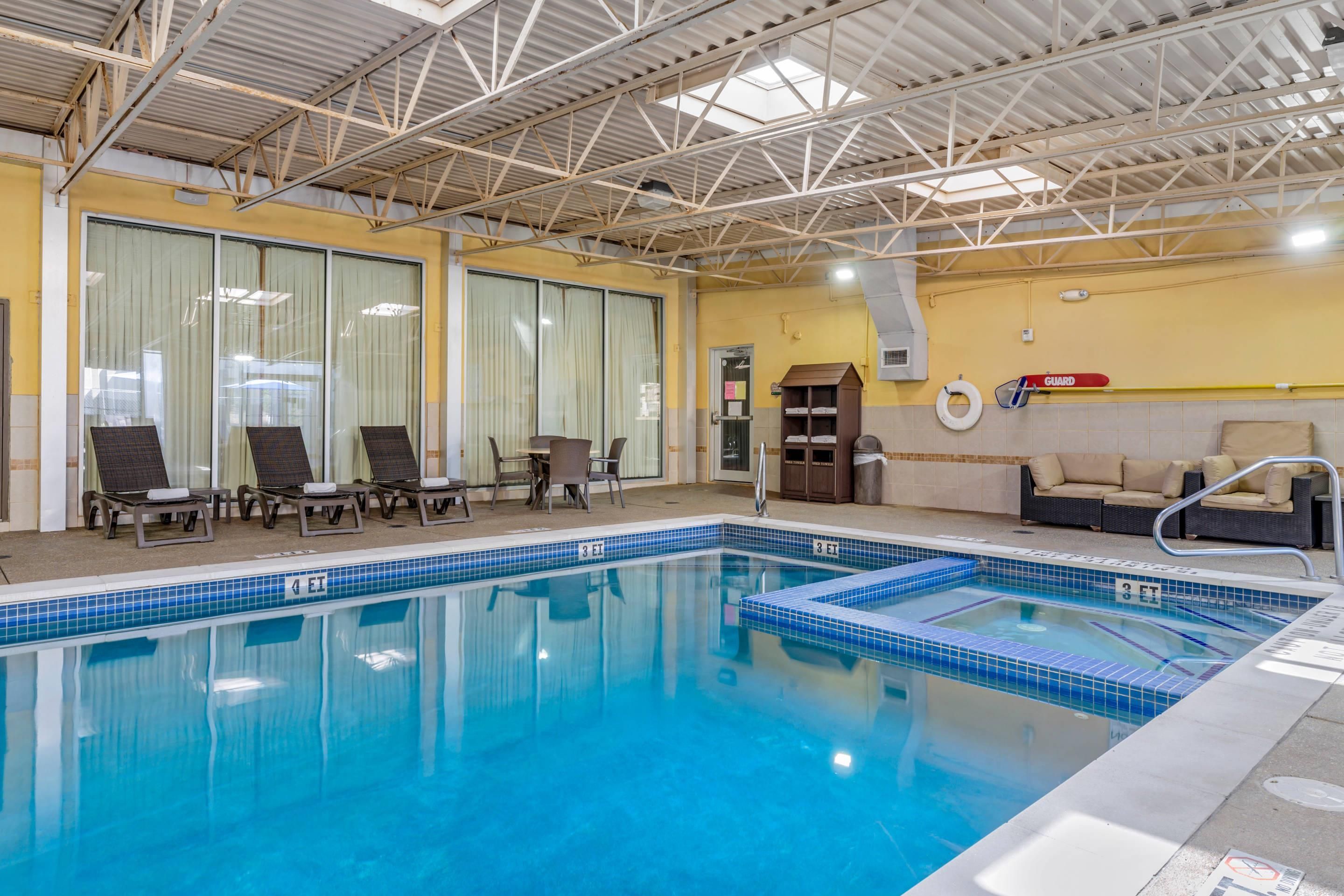 Comfort Inn & Suites Triadelphia - Wheeling - Triadelphia - Piscina