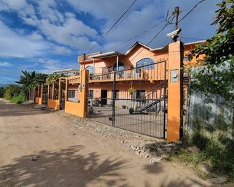 Cozy 1-bedroom guest house with WiFi, AC in fabulous Marcala - Marcala - Edificio