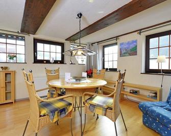 Nice apartment in wood with terrace, cleaning included - Bad Pyrmont - Dining room