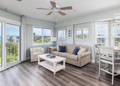 Ocean View Corner Penthouse | Ocean Pointe 5416 - Tavernier - Living room