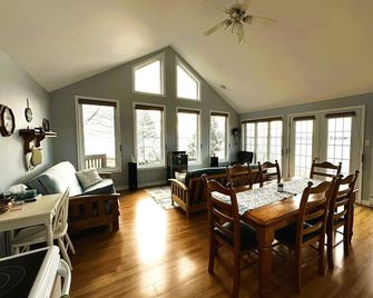 3 Bedroom Waterfront bungalow on the banks of the Miramichi River - Miramichi - Jídelna