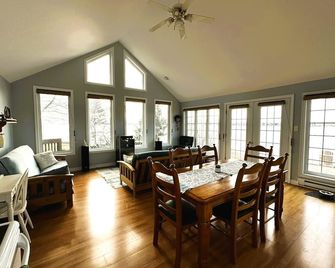 3 Bedroom Waterfront bungalow on the banks of the Miramichi River - Miramichi - Jídelna