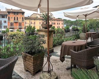 Hotel Piroscafo - Desenzano del Garda - Patio