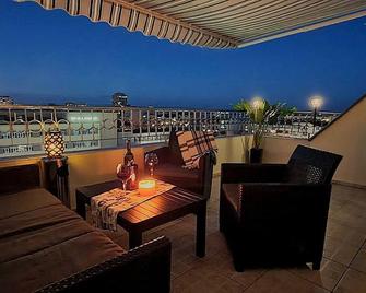 Apartment Sea Vibes with great terrace and sea view - Burgas - Balkon