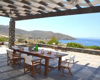 Villa Irini, A Beautiful Spacious Sea View Villa, Quiet , Magic Views, Relax - Karystos - Ristorante