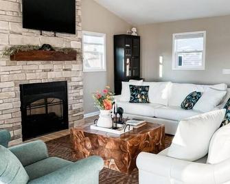 The Gatehouse at Wampler's Lake - Brooklyn - Sala de estar