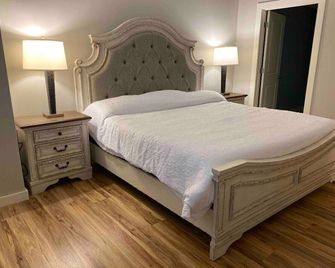 201 New Downtown Living - Charleston - Bedroom