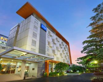 Kyriad Hotel Airport Jakarta - Tangerang - Edificio