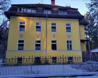 Villa mit 13 Schlafzimmern & Vielen Freizeitmöglichkeiten in der Schorfheide - Schorfheide - Building