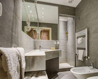 Hotel Europa Monetti - Cattolica - Bathroom