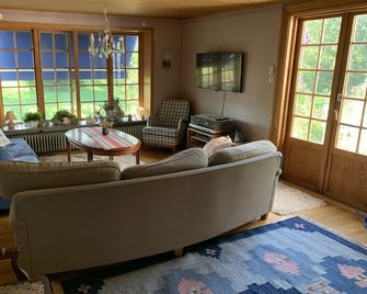 Historic Farmstead with beautiful views out to Swedish countryside - Ödeshög - Living room