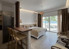 Penthouse & Apartments By The Sea Near Airport - Artémida - Bedroom
