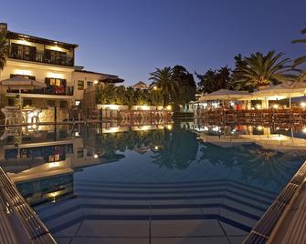 Hotel Dionyssos - Skopelos - Piscina