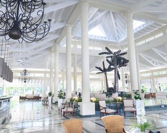 Bahia Principe Grand El Portillo - סמאנה - לובי