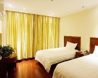 Greentree Inn Jiangsu Taizhou Yingchun W) Road Walking Street Express Hotel - Taizhou - Bedroom