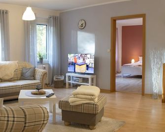 Ferienwohnung mit Terrasse, Bad Bodenteich - Bad Bodenteich - Wohnzimmer