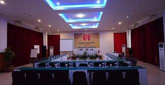 University Hotel - Yogyakarta - Phòng họp