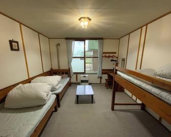 Mashuko Youth Hostel - Teshikaga - Schlafzimmer