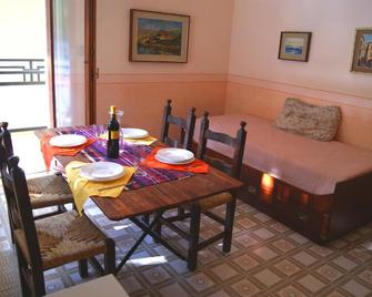 La Terrazza di Piera - San Bartolomeo al Mare - Dining room