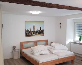 Nice big new apartment in the middle of Neresheim 200m to the rehab - Neresheim - Bedroom