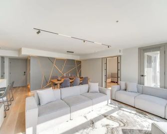 Luxe High-rise 2 Mi to Dtwn Cleveland: WFH Ready! - Cleveland